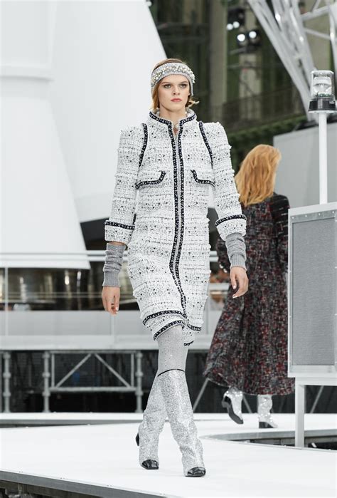 collezione autunnoinverno2017 occniali chanel|Chanel fall 2017.